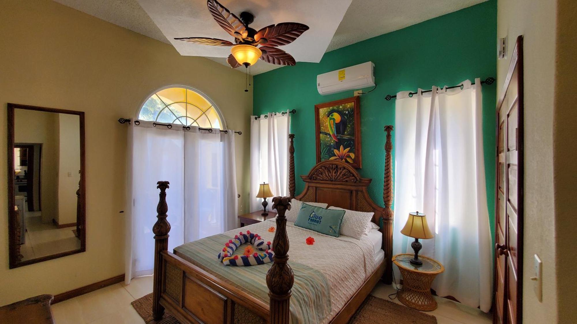 Blue Parrot Beach House And Villas Hopkins Bagian luar foto