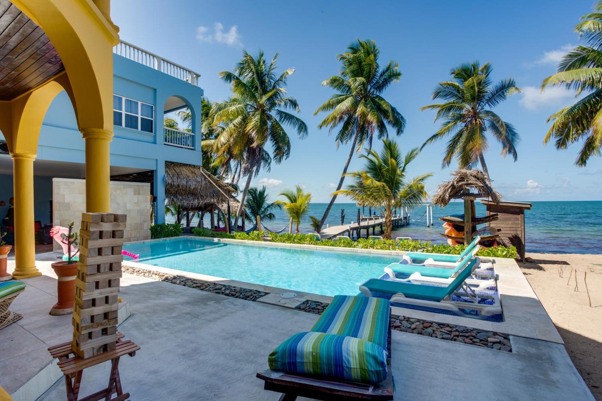Blue Parrot Beach House And Villas Hopkins Bagian luar foto