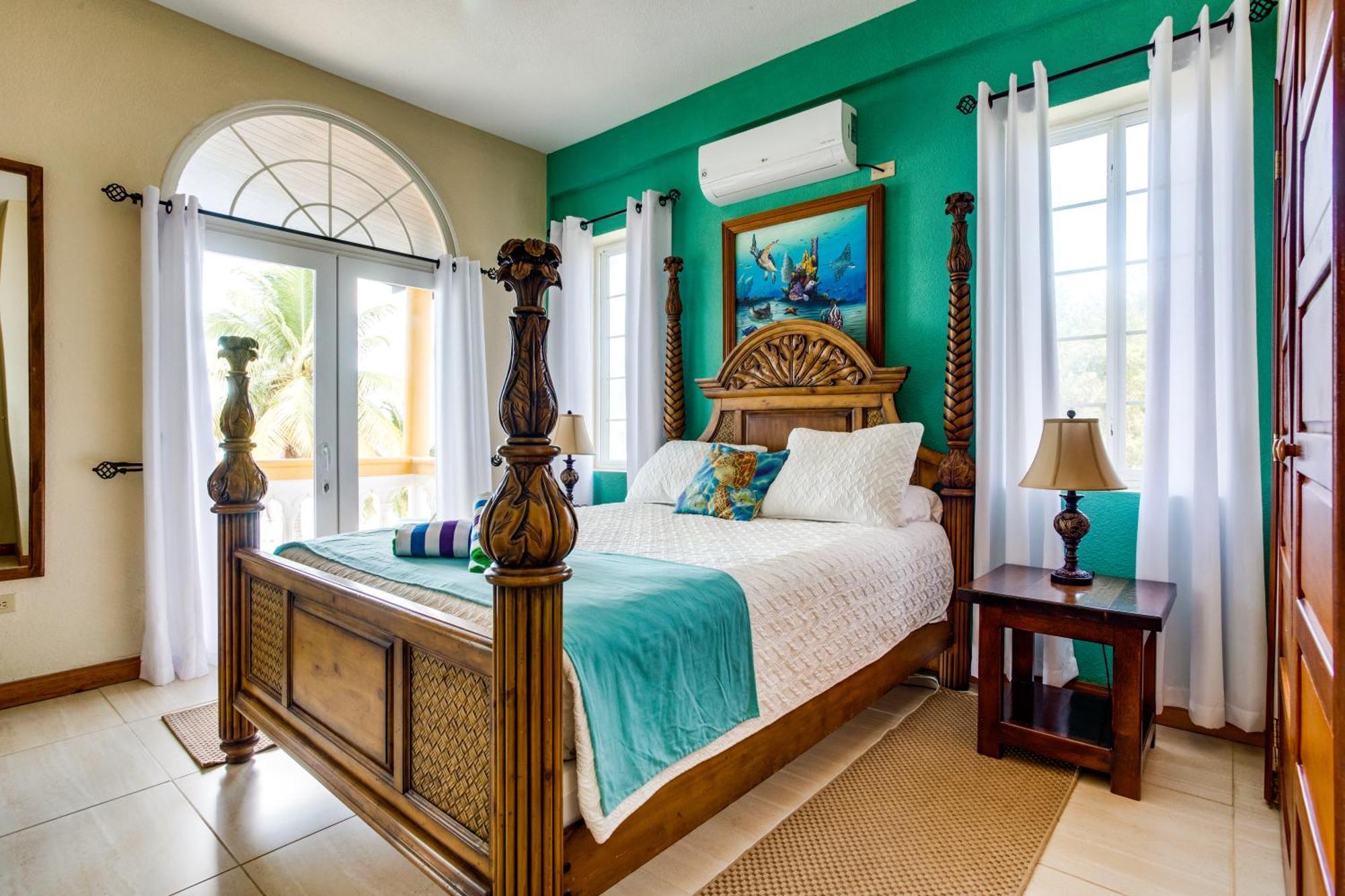 Blue Parrot Beach House And Villas Hopkins Bagian luar foto