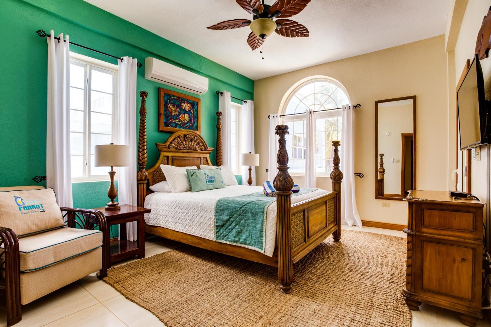 Blue Parrot Beach House And Villas Hopkins Bagian luar foto